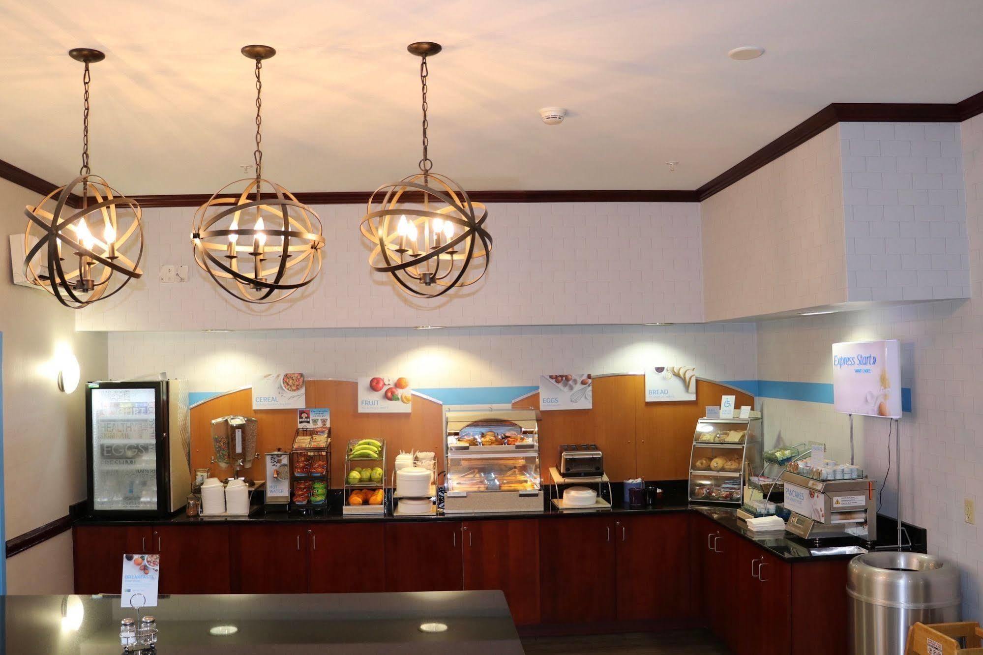 Holiday Inn Express And Suites Allentown West By Ihg Екстер'єр фото